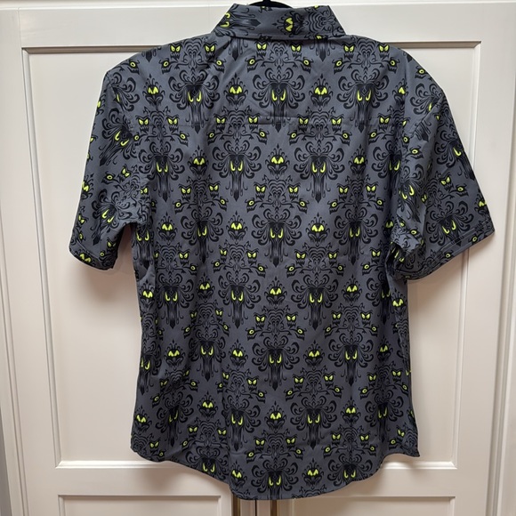 NWT Disney RSVLTS Haunted Mansion “Wall Creeps” shirt - Picture 4 of 7